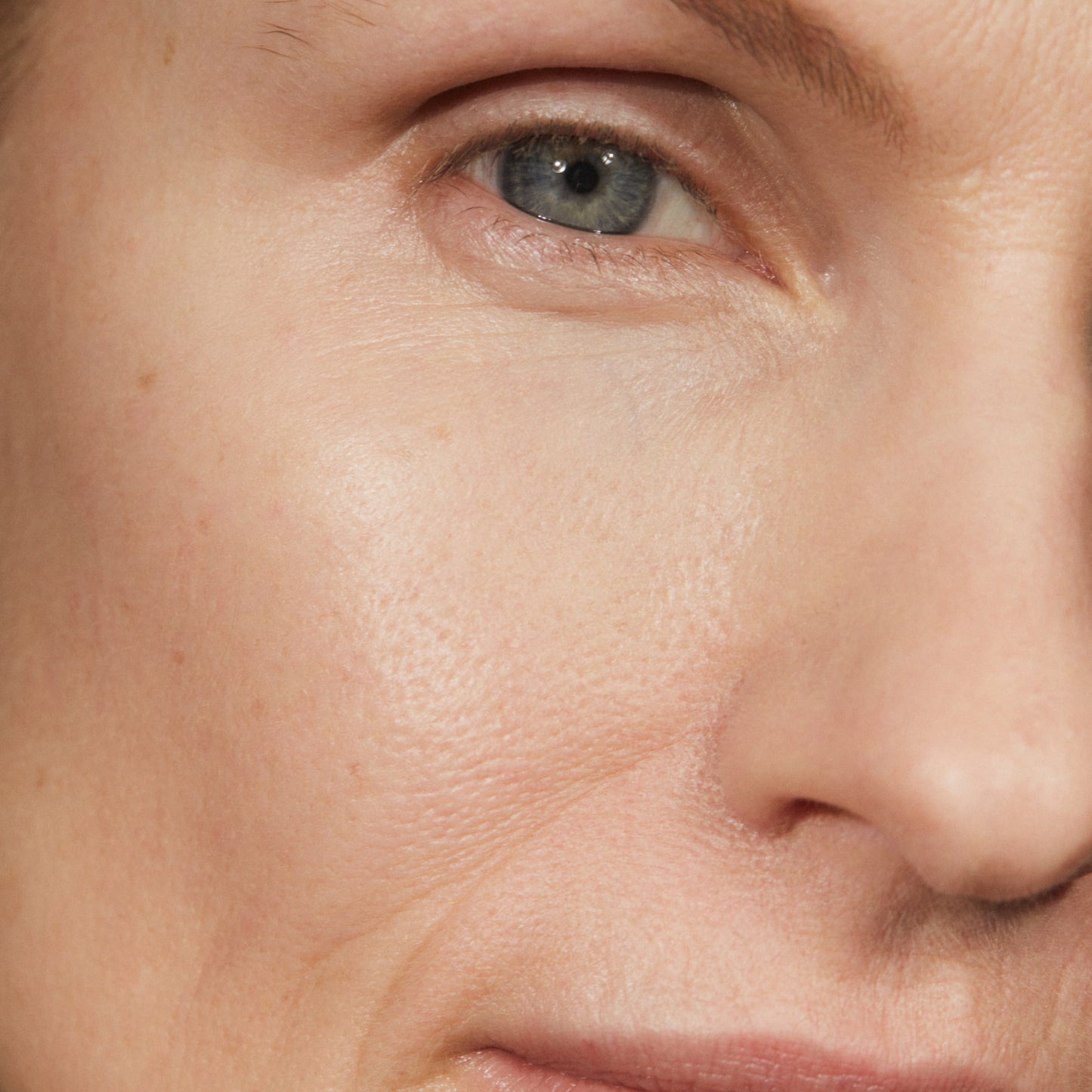MÁDARA | Air Equal Soft Silk Mineral Powder