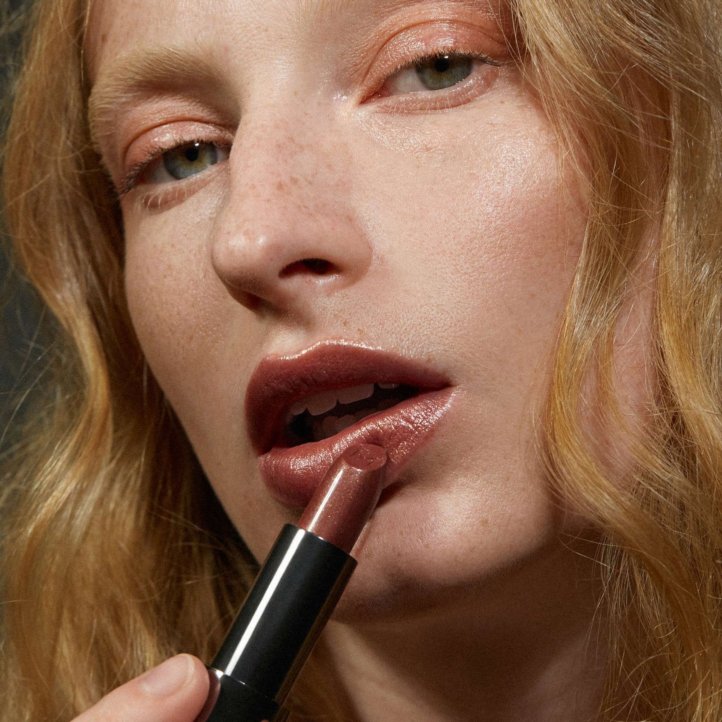 MÁDARA | Dazzle Nights Satin Lipstick