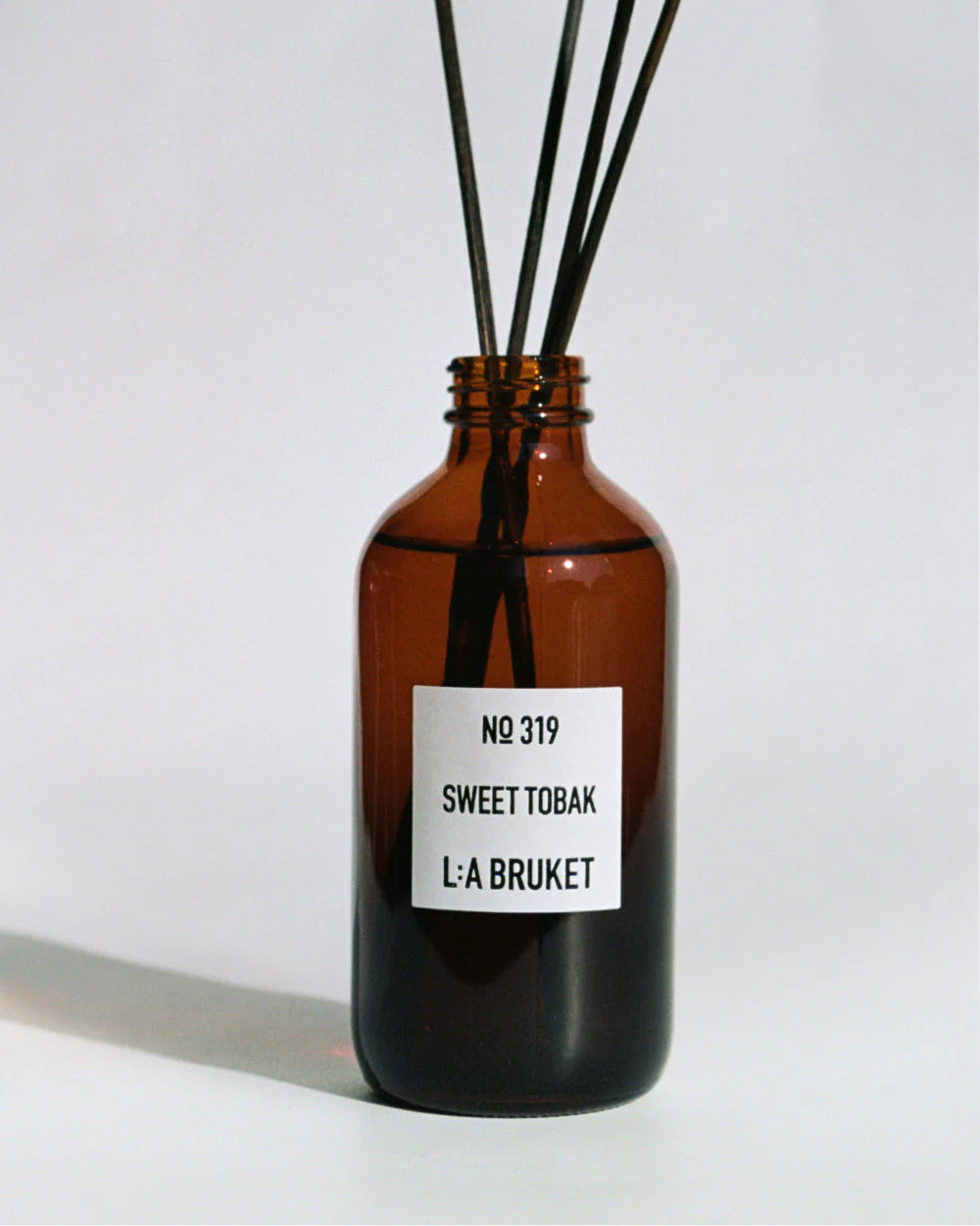 L:a Bruket | 319 Room Diffuser 200ml - Sweet Tobak