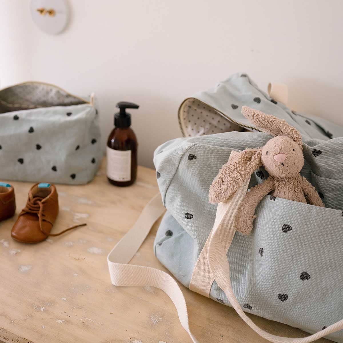 Rose in April |  Kosmetiktasche Vic  Blue/Black Hearts