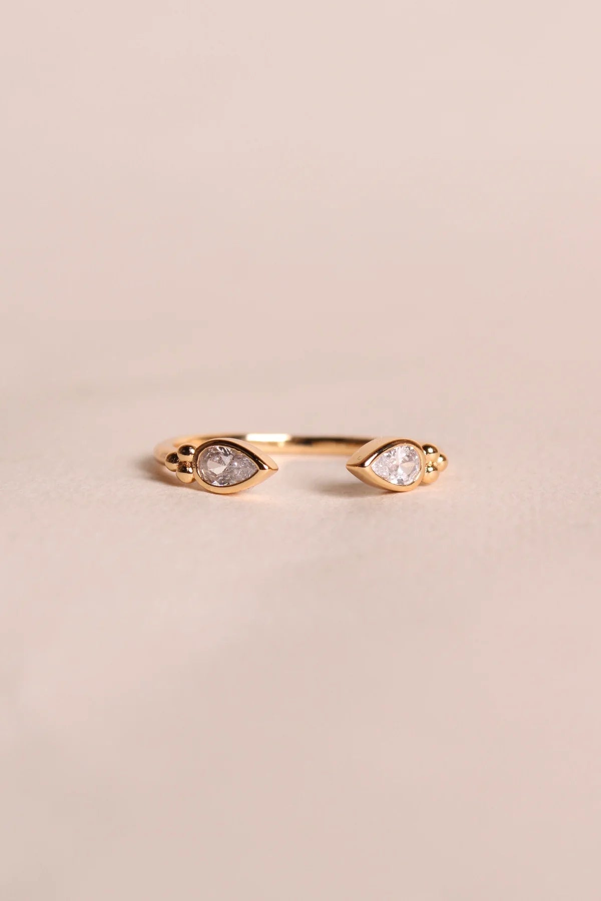 Waekura | Ring Alma Weiß