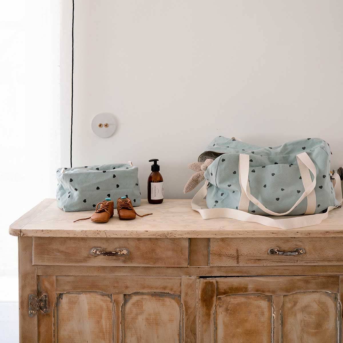Rose in April |  Kosmetiktasche Vic  Blue/Black Hearts